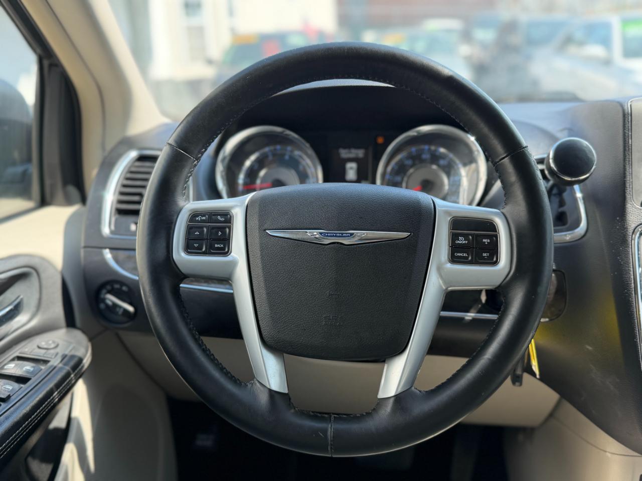 Chrysler Town & Country Touring-L 2014