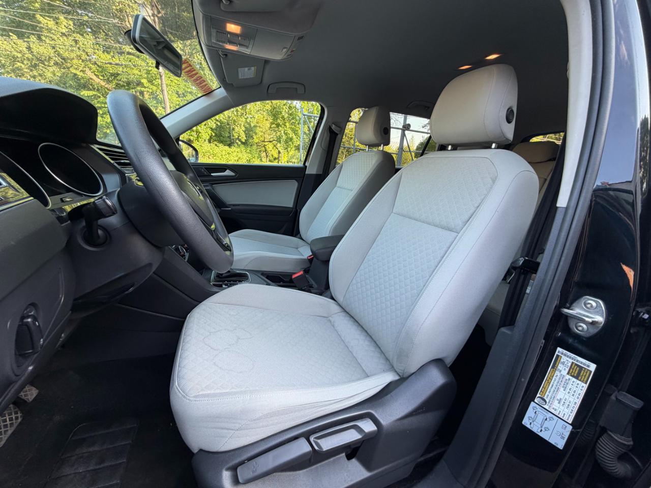 Volkswagen Tiguan S 2020