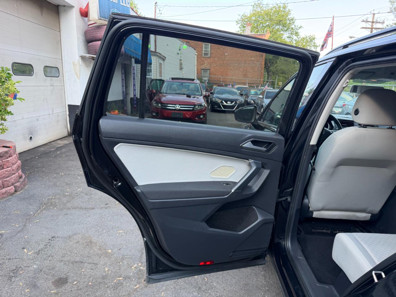Volkswagen Tiguan S 2020