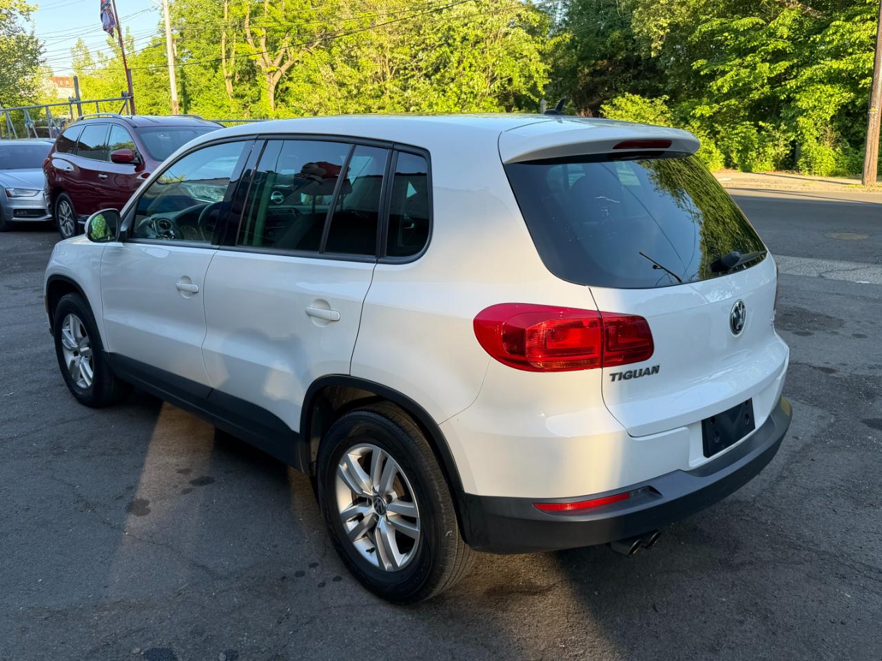 Volkswagen Tiguan S 2013