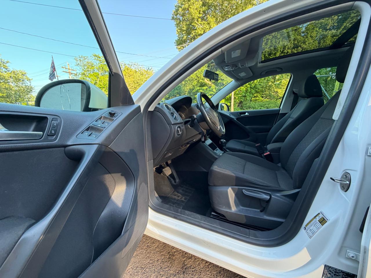 Volkswagen Tiguan S 2013