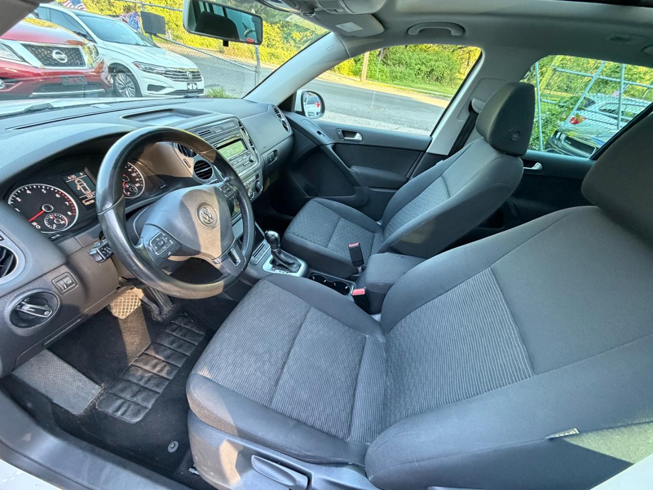 Volkswagen Tiguan S 2013