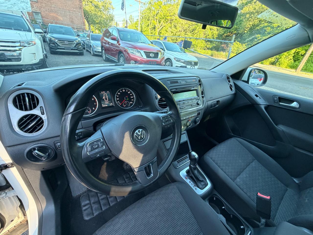 Volkswagen Tiguan S 2013