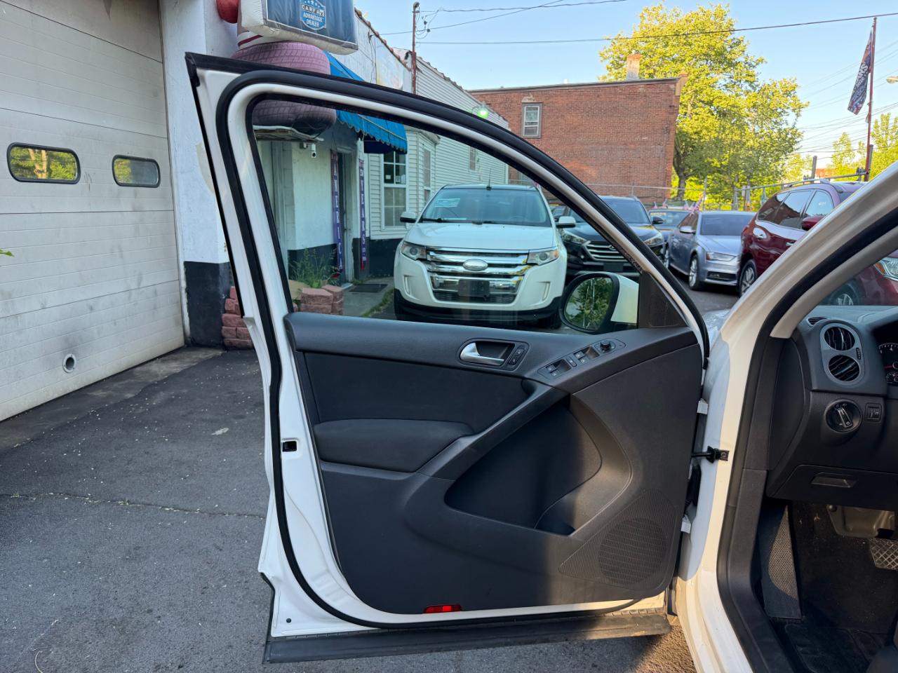 Volkswagen Tiguan S 2013
