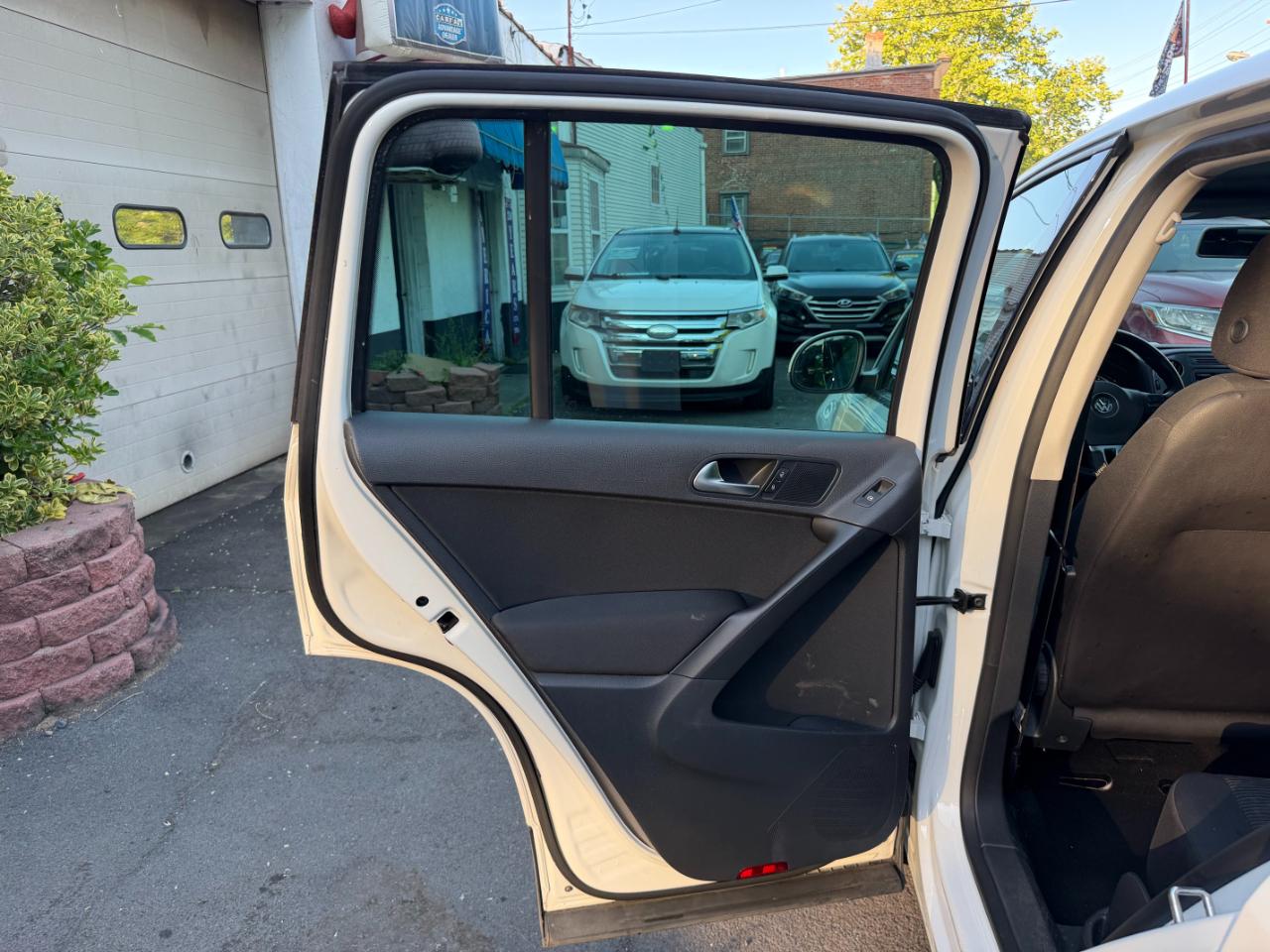 Volkswagen Tiguan S 2013