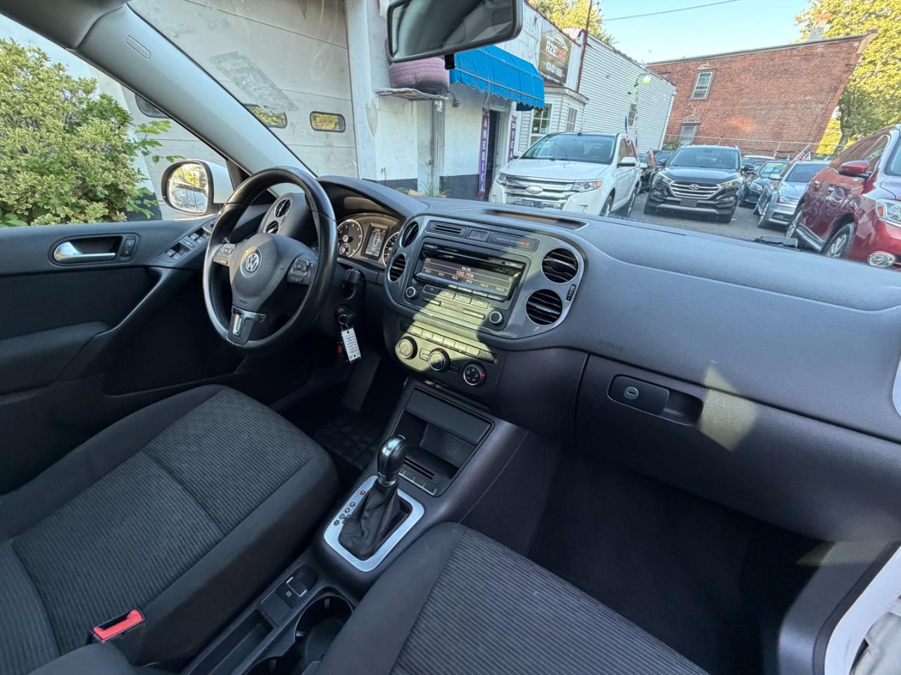 Volkswagen Tiguan S 2013