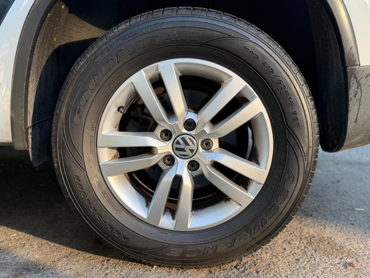 Volkswagen Tiguan S 2013