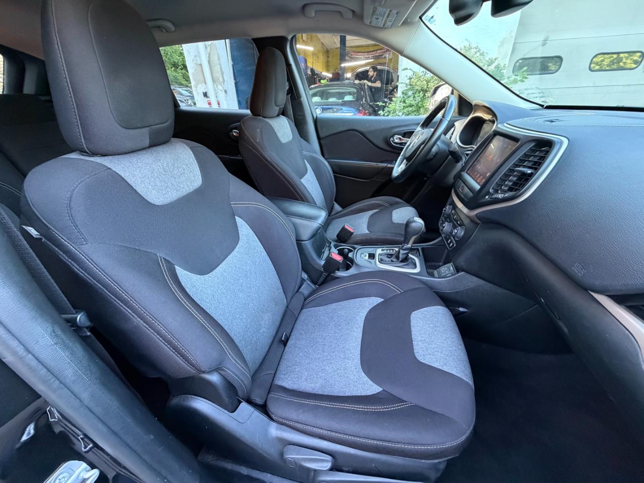 Jeep Cherokee Latitude FWD 2014