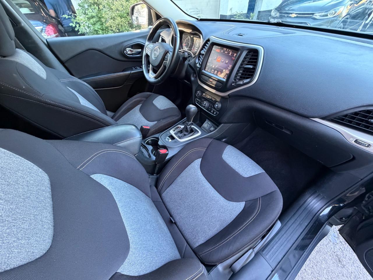 Jeep Cherokee Latitude FWD 2014