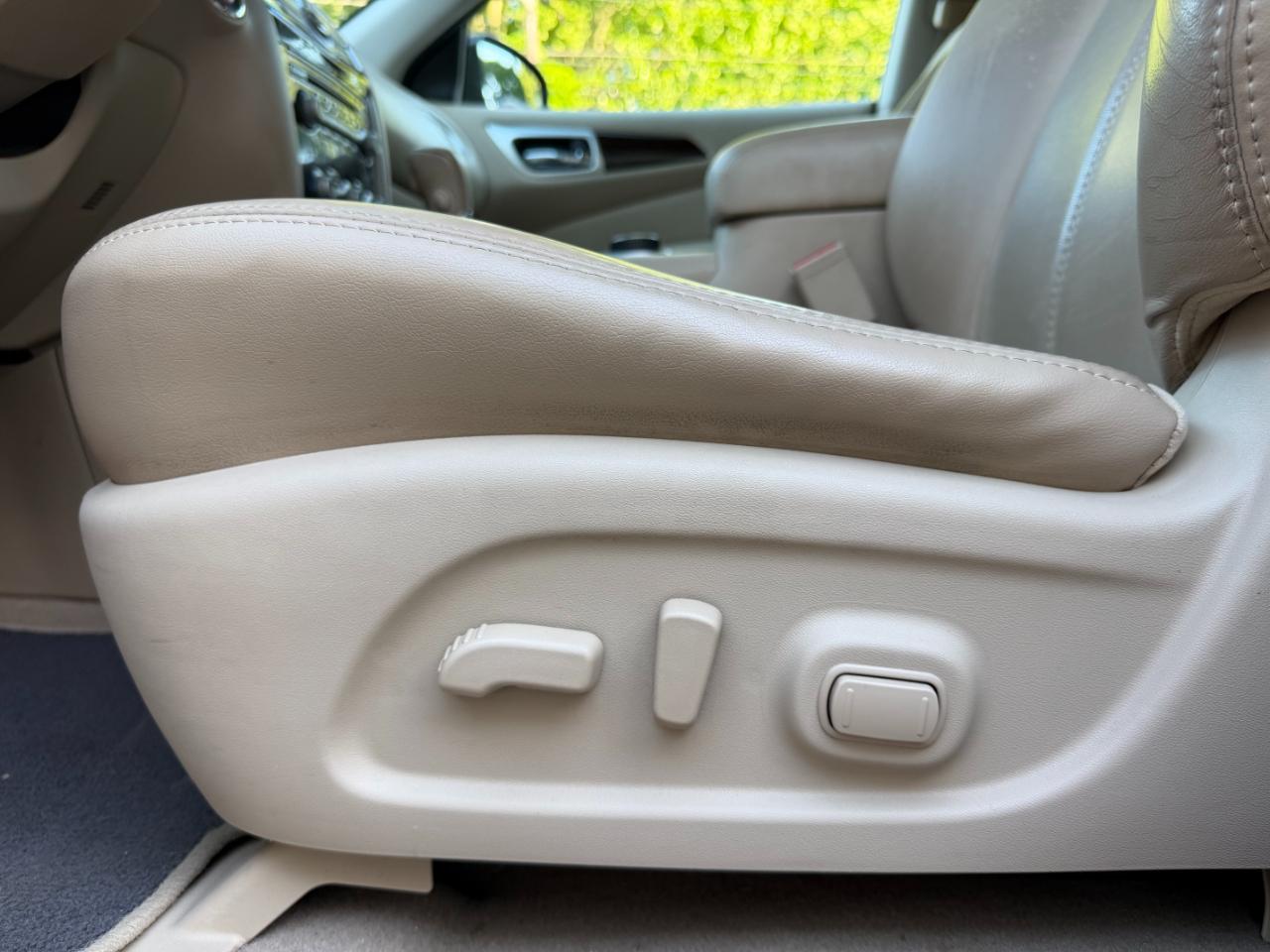 Nissan Pathfinder SL 4WD 2014