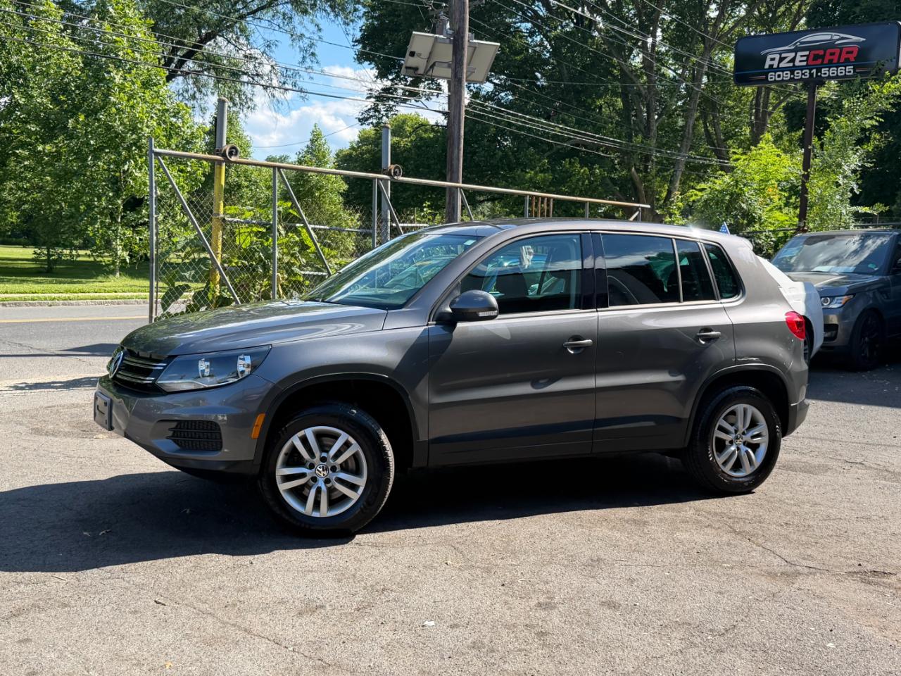 Volkswagen Tiguan S 2012