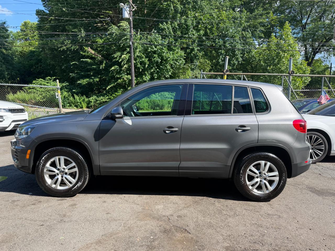 Volkswagen Tiguan S 2012