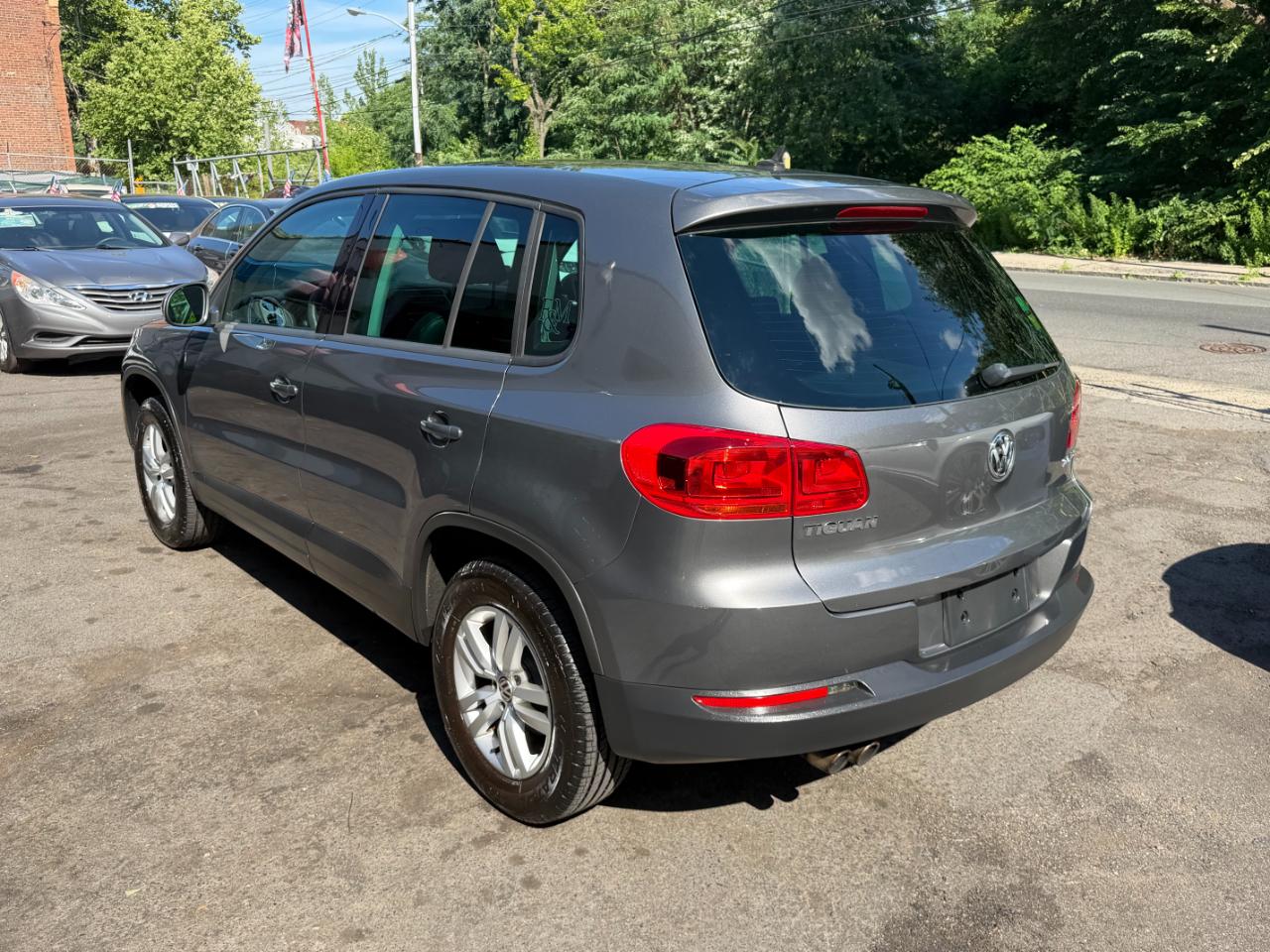 Volkswagen Tiguan S 2012