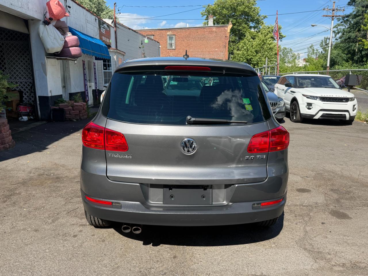 Volkswagen Tiguan S 2012