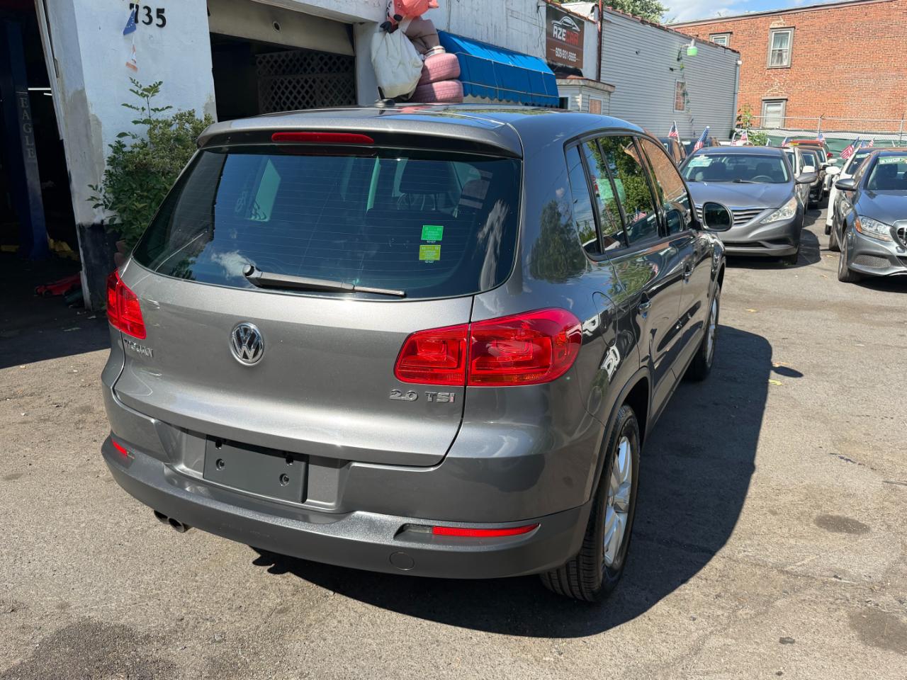 Volkswagen Tiguan S 2012