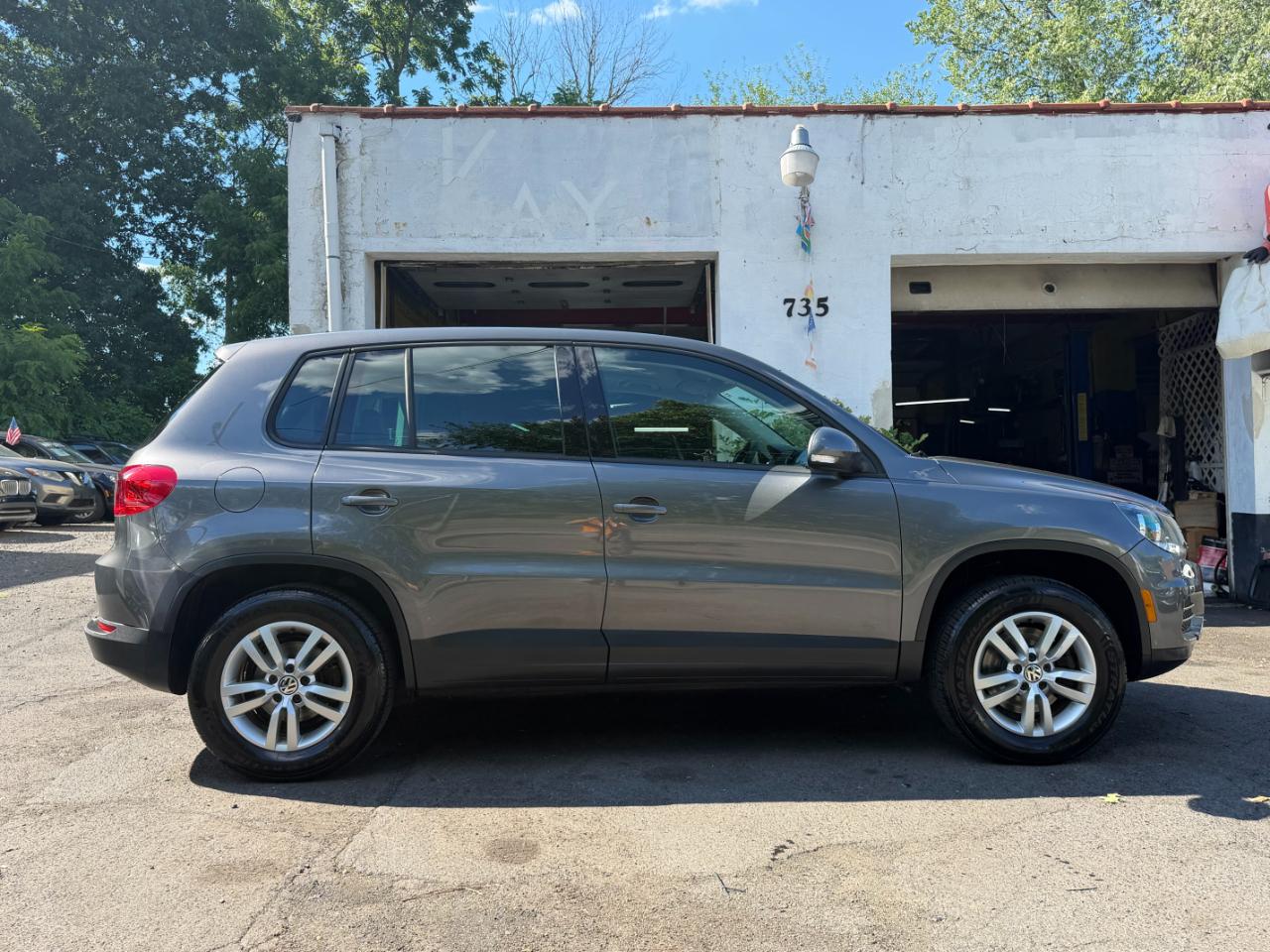 Volkswagen Tiguan S 2012