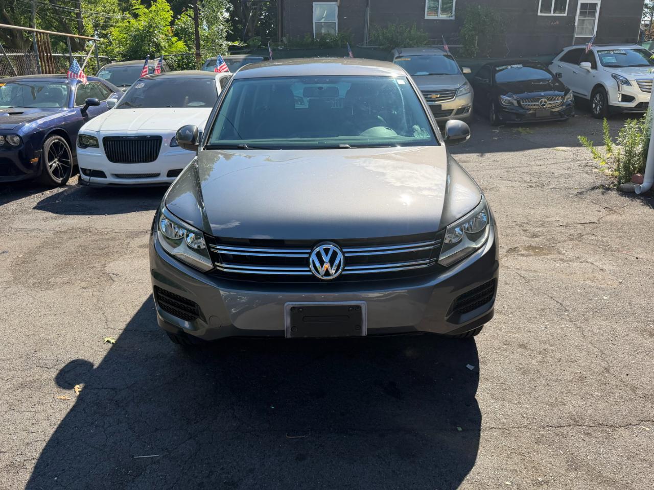 Volkswagen Tiguan S 2012