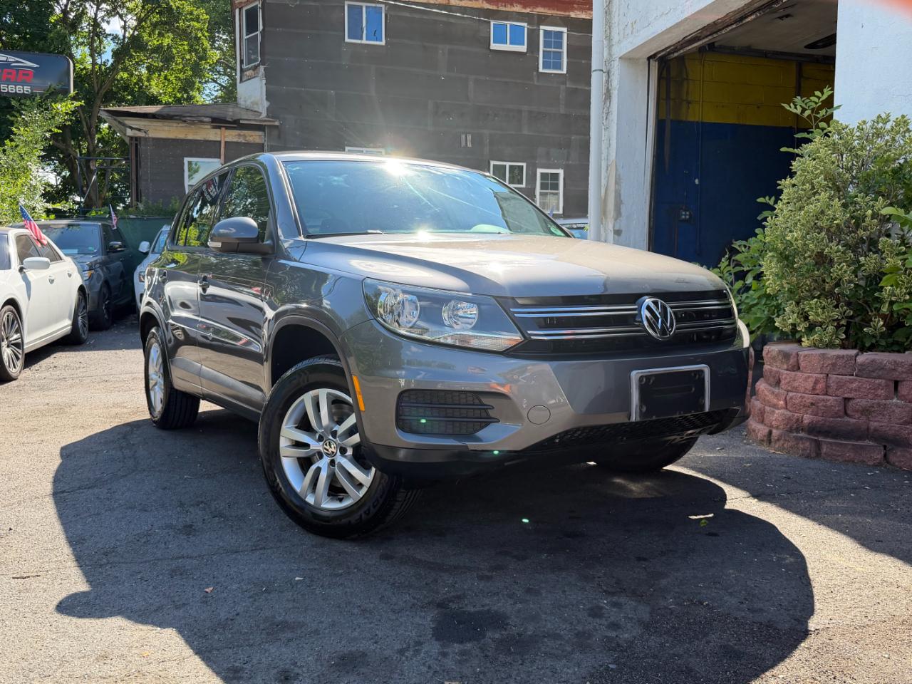 Volkswagen Tiguan S 2012