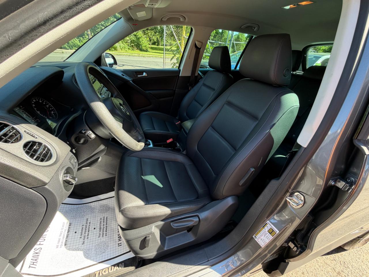 Volkswagen Tiguan S 2012