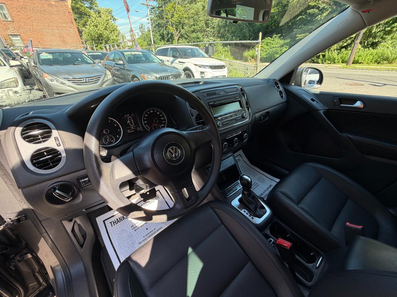 Volkswagen Tiguan S 2012