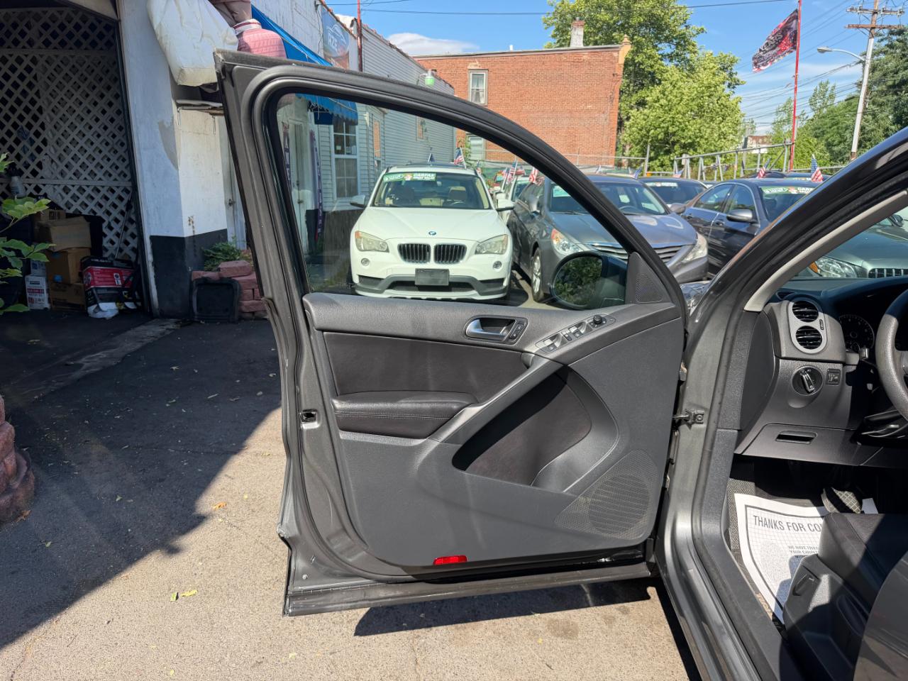 Volkswagen Tiguan S 2012