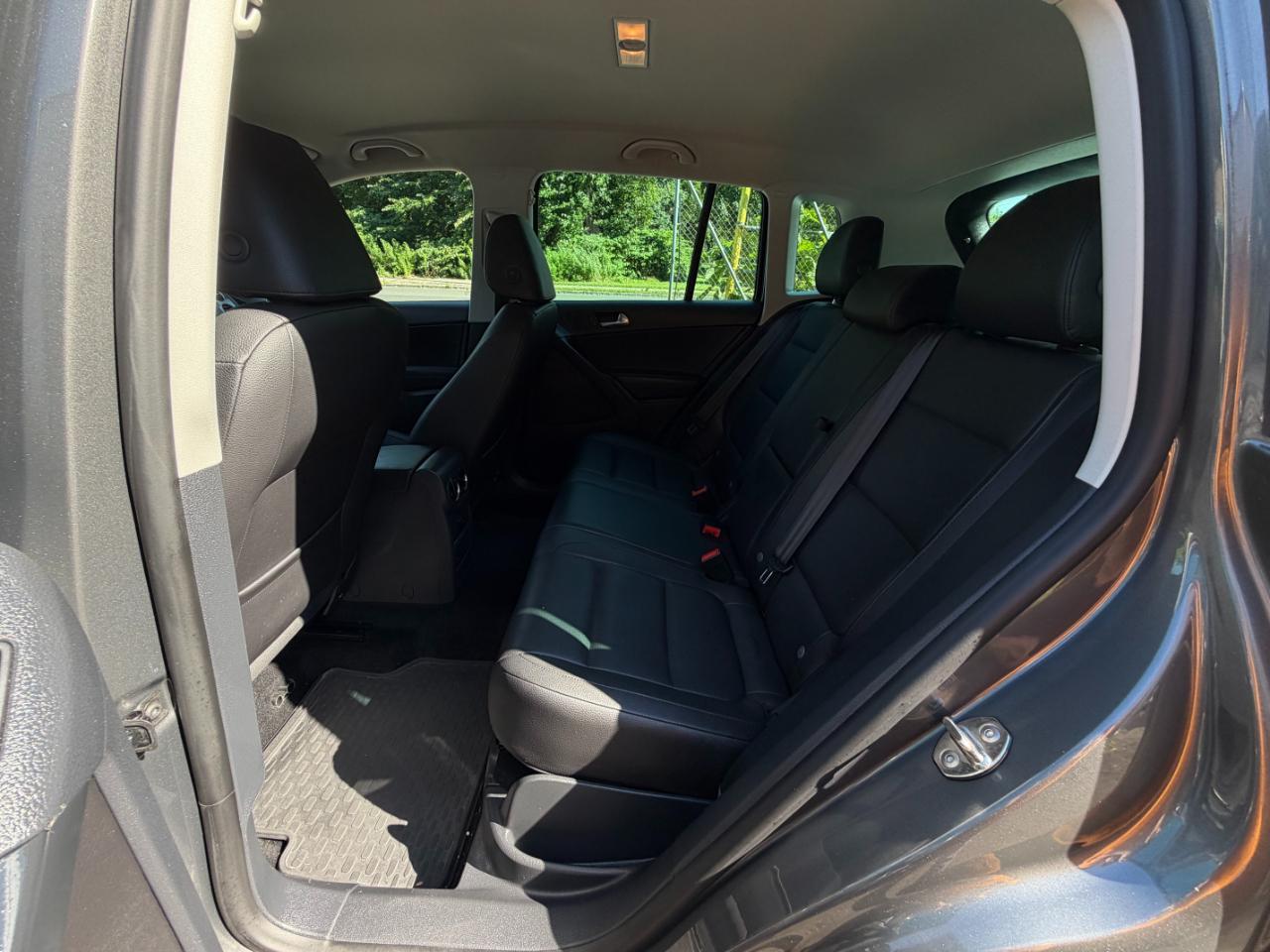 Volkswagen Tiguan S 2012
