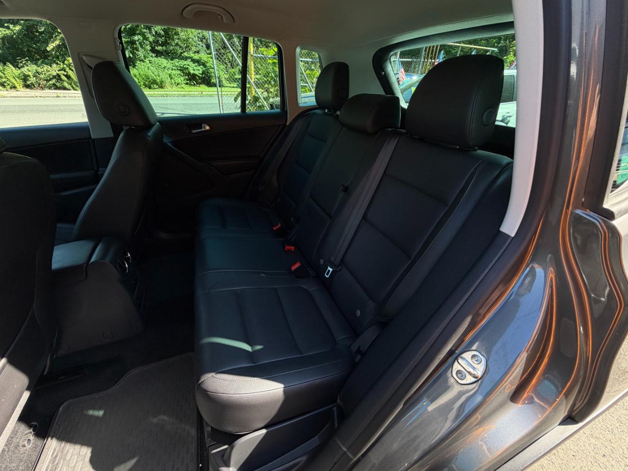 Volkswagen Tiguan S 2012