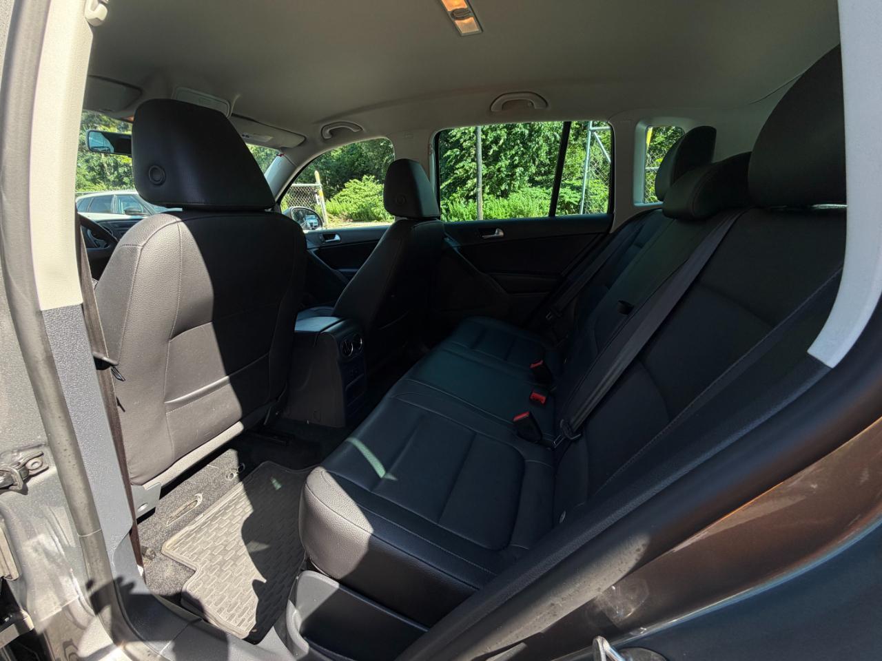 Volkswagen Tiguan S 2012