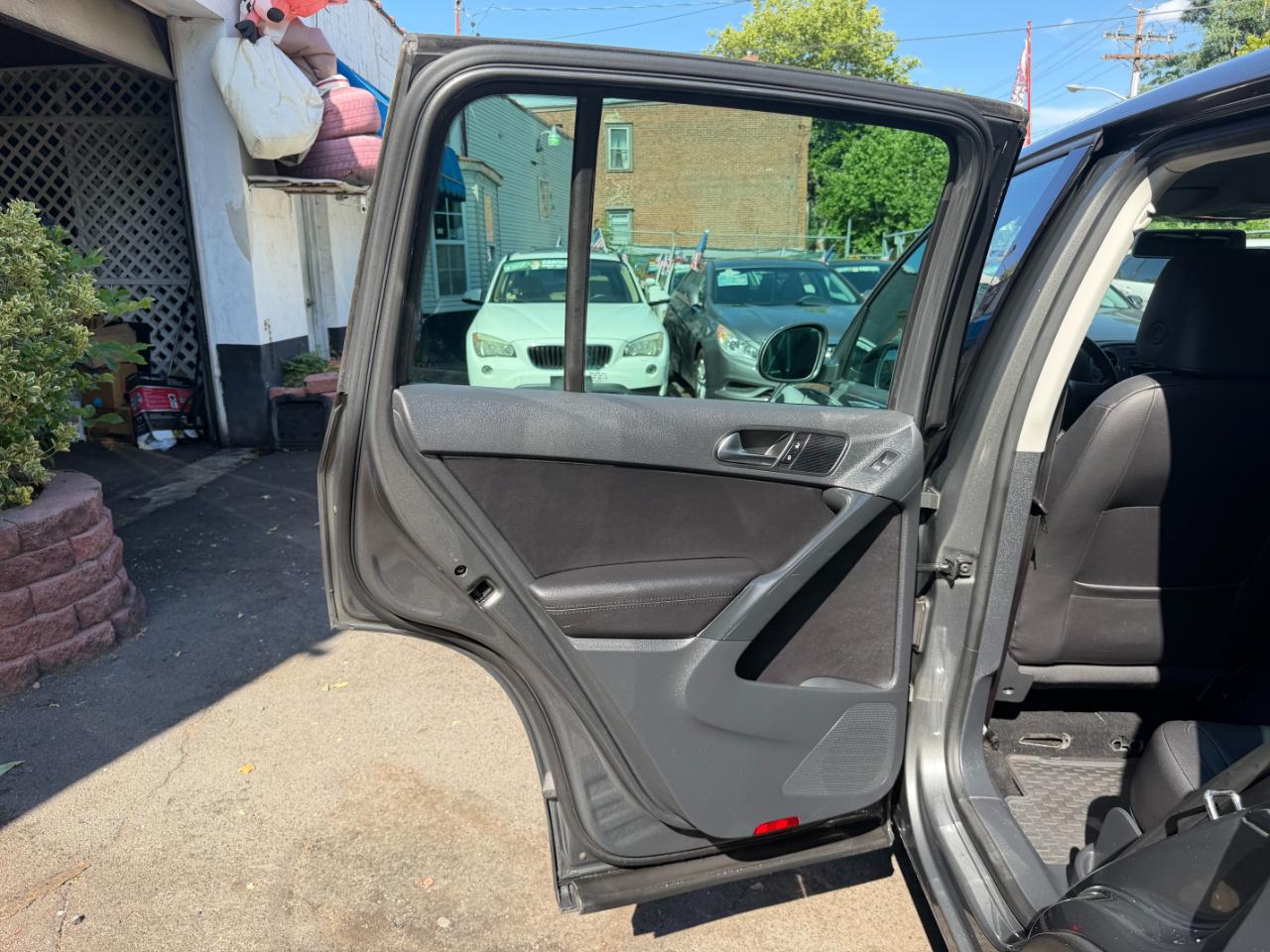 Volkswagen Tiguan S 2012