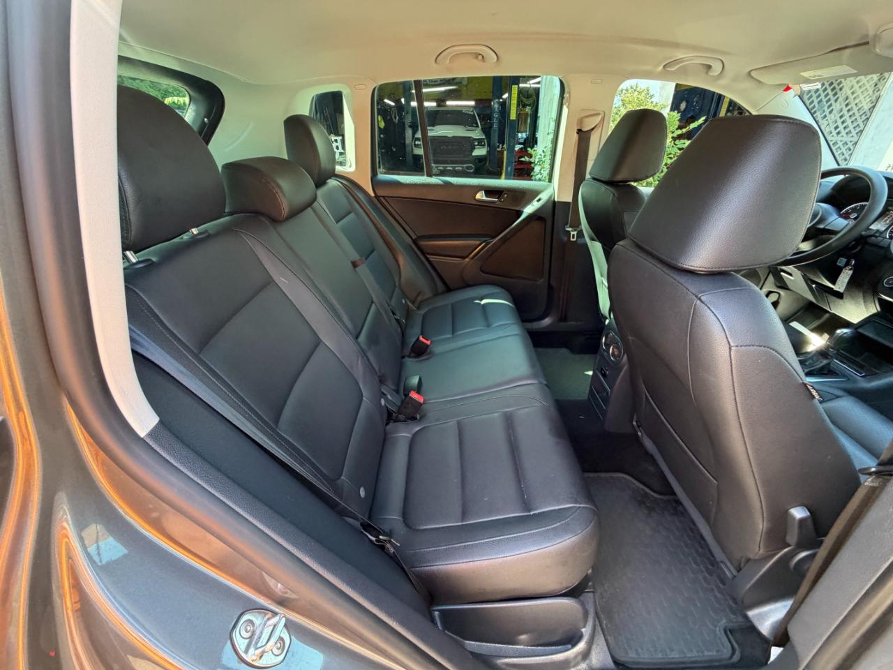 Volkswagen Tiguan S 2012