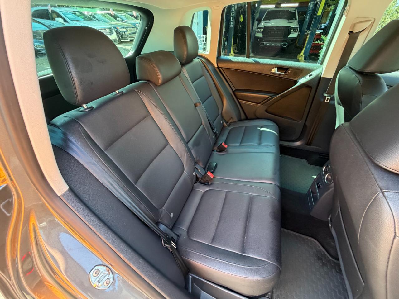 Volkswagen Tiguan S 2012