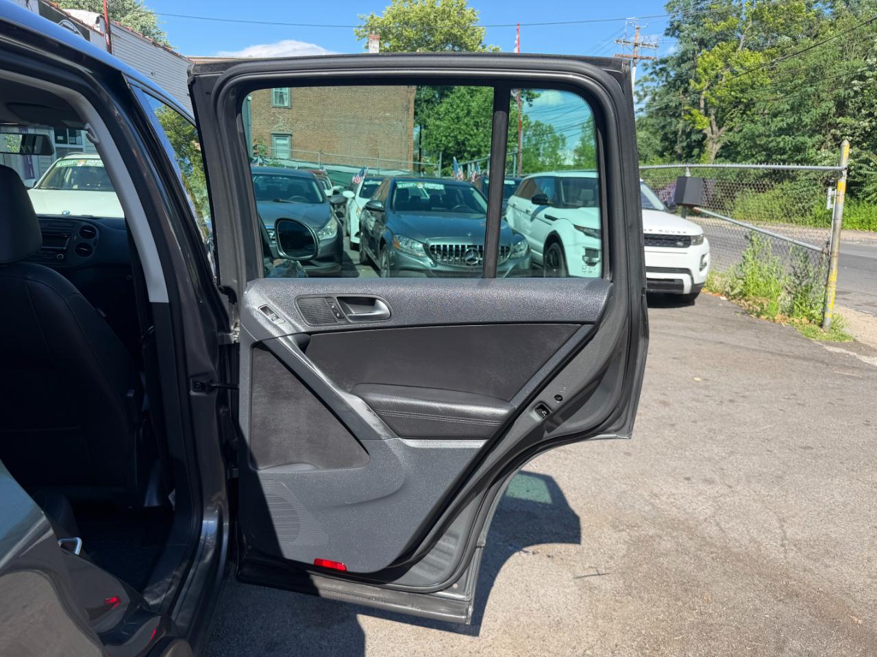 Volkswagen Tiguan S 2012