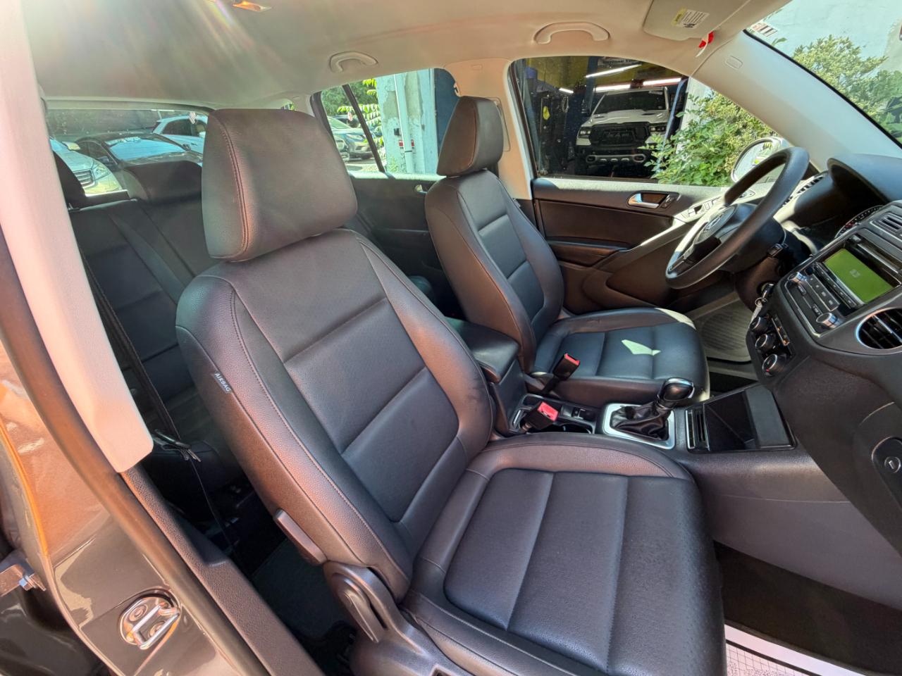 Volkswagen Tiguan S 2012
