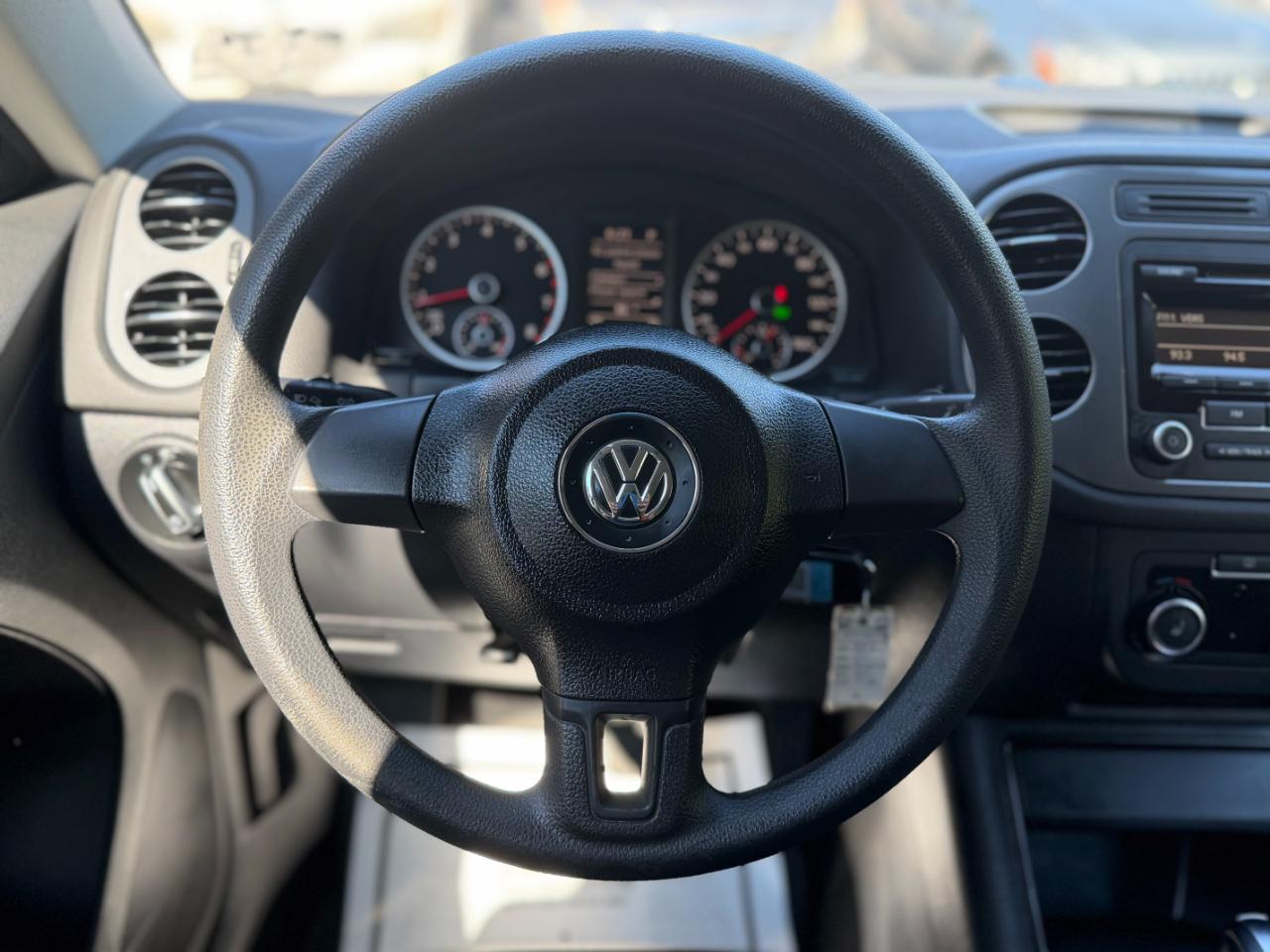 Volkswagen Tiguan S 2012