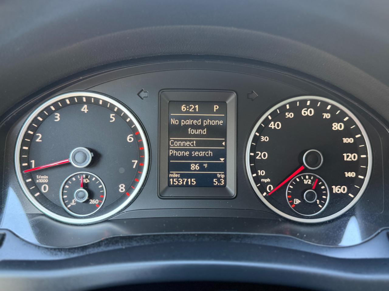 Volkswagen Tiguan S 2012