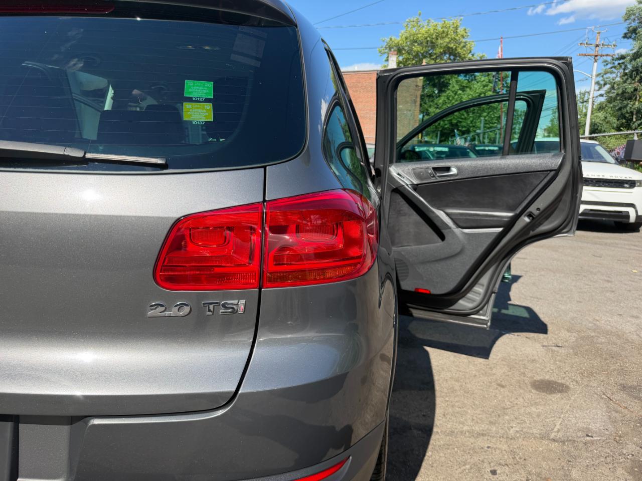 Volkswagen Tiguan S 2012
