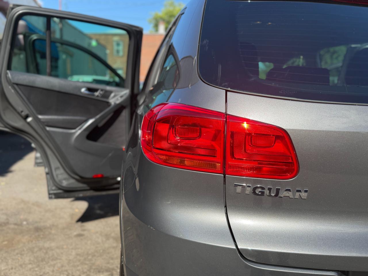 Volkswagen Tiguan S 2012