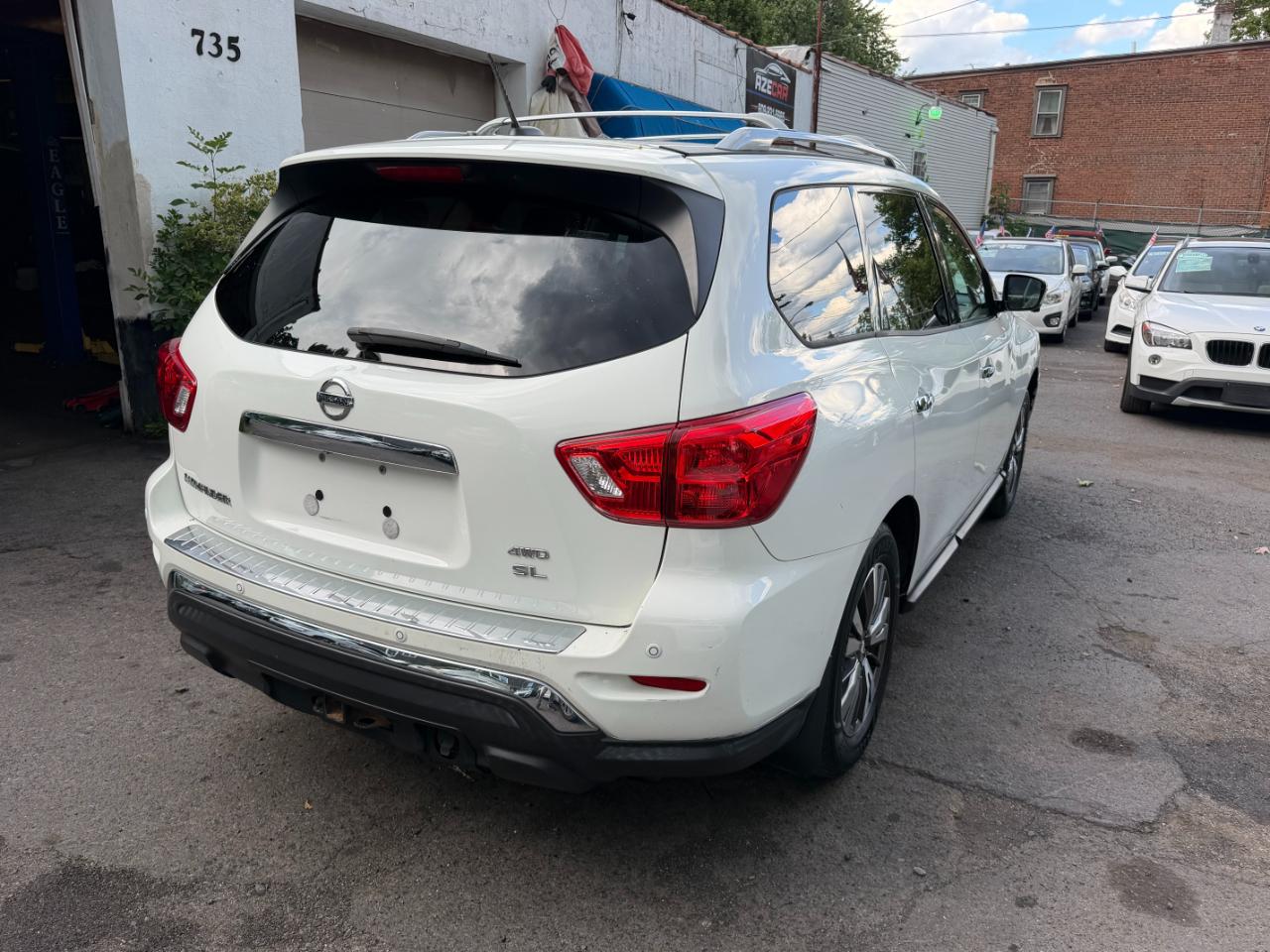 Nissan Pathfinder SL 4WD 2017