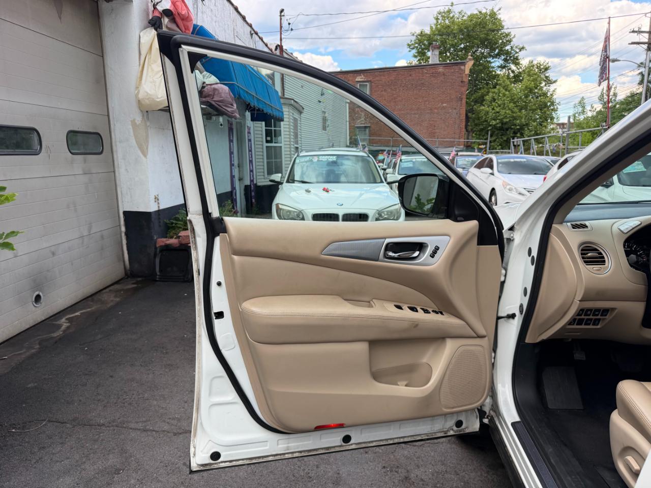 Nissan Pathfinder SL 4WD 2017