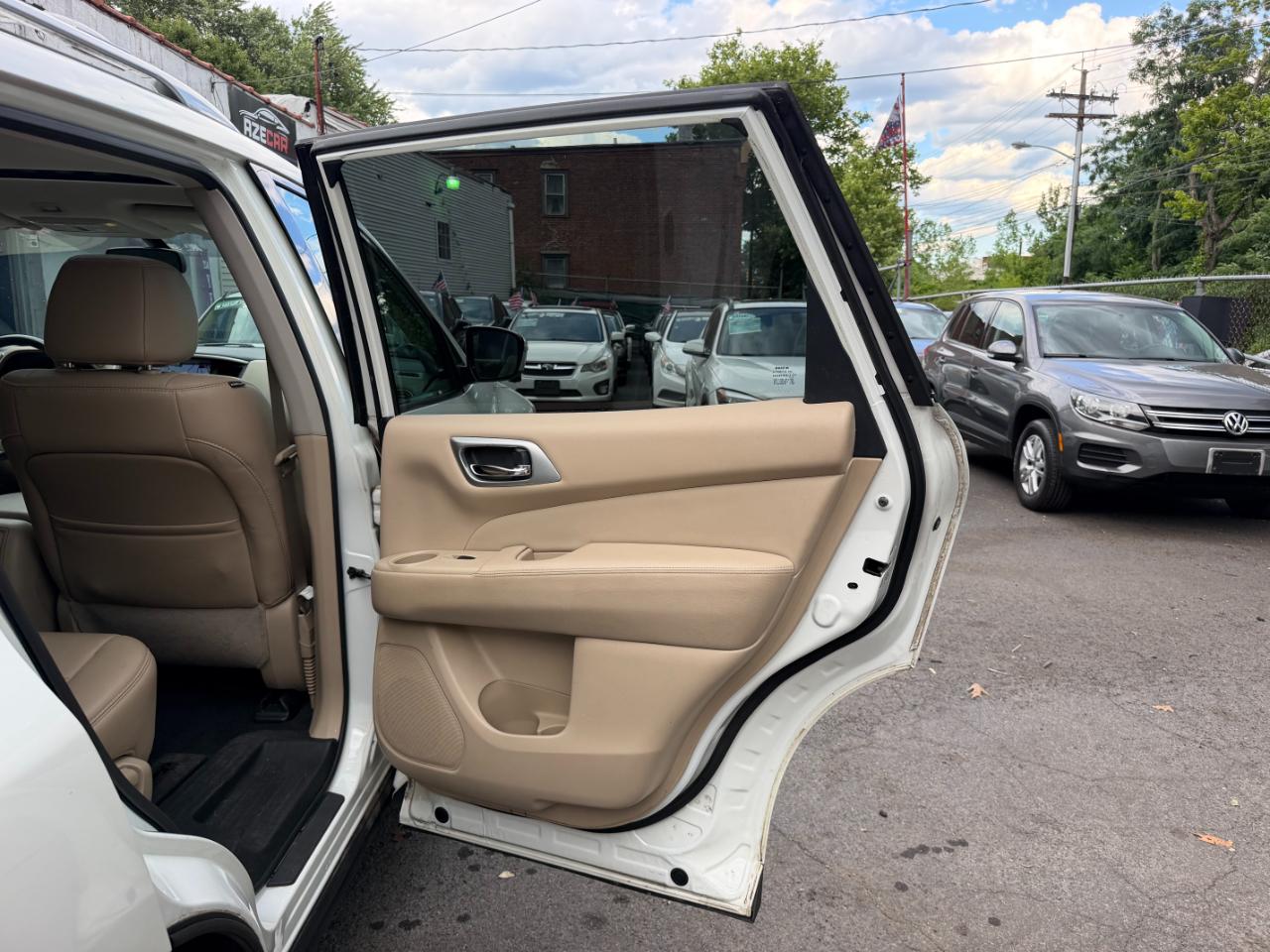 Nissan Pathfinder SL 4WD 2017