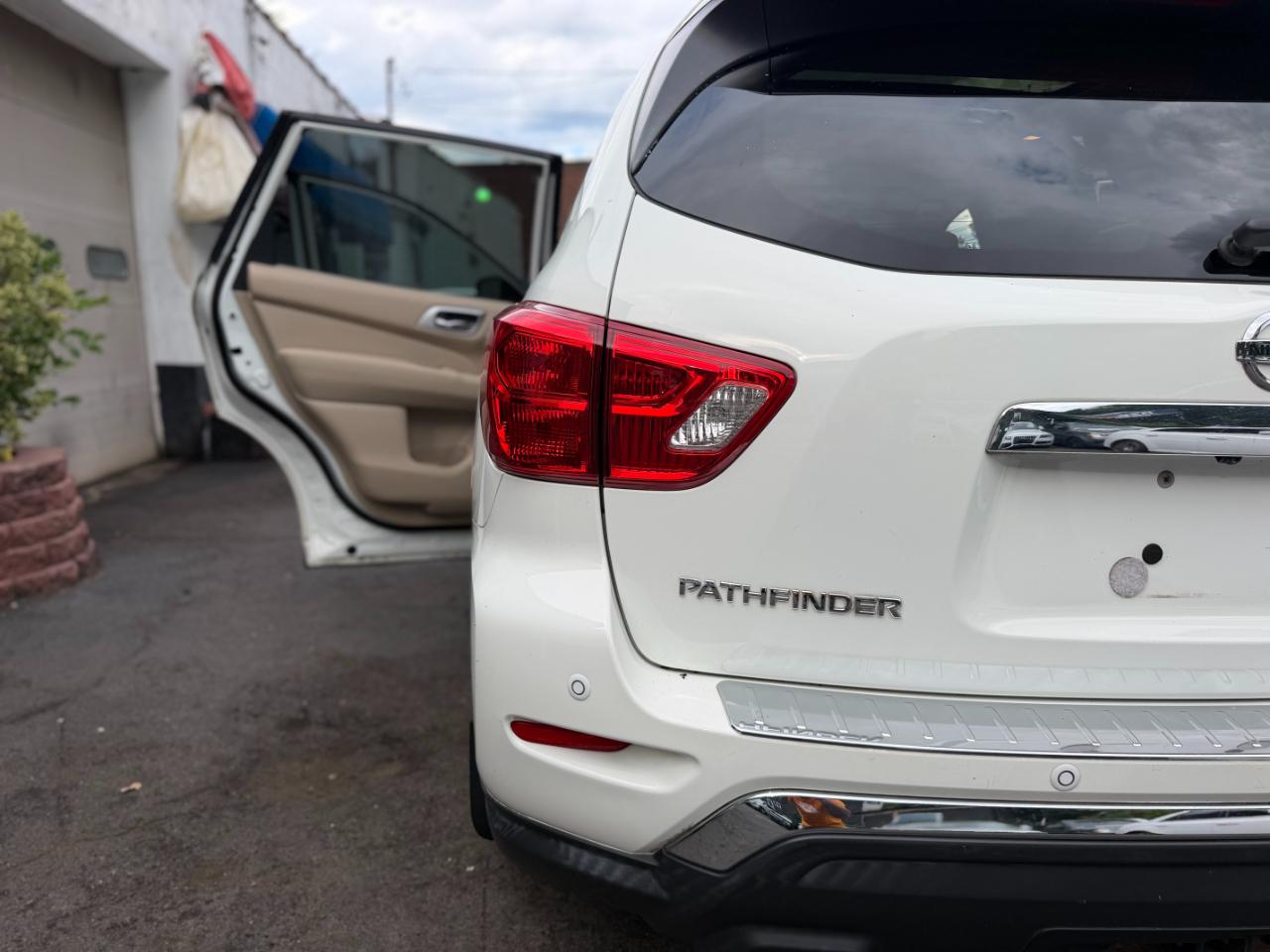 Nissan Pathfinder SL 4WD 2017