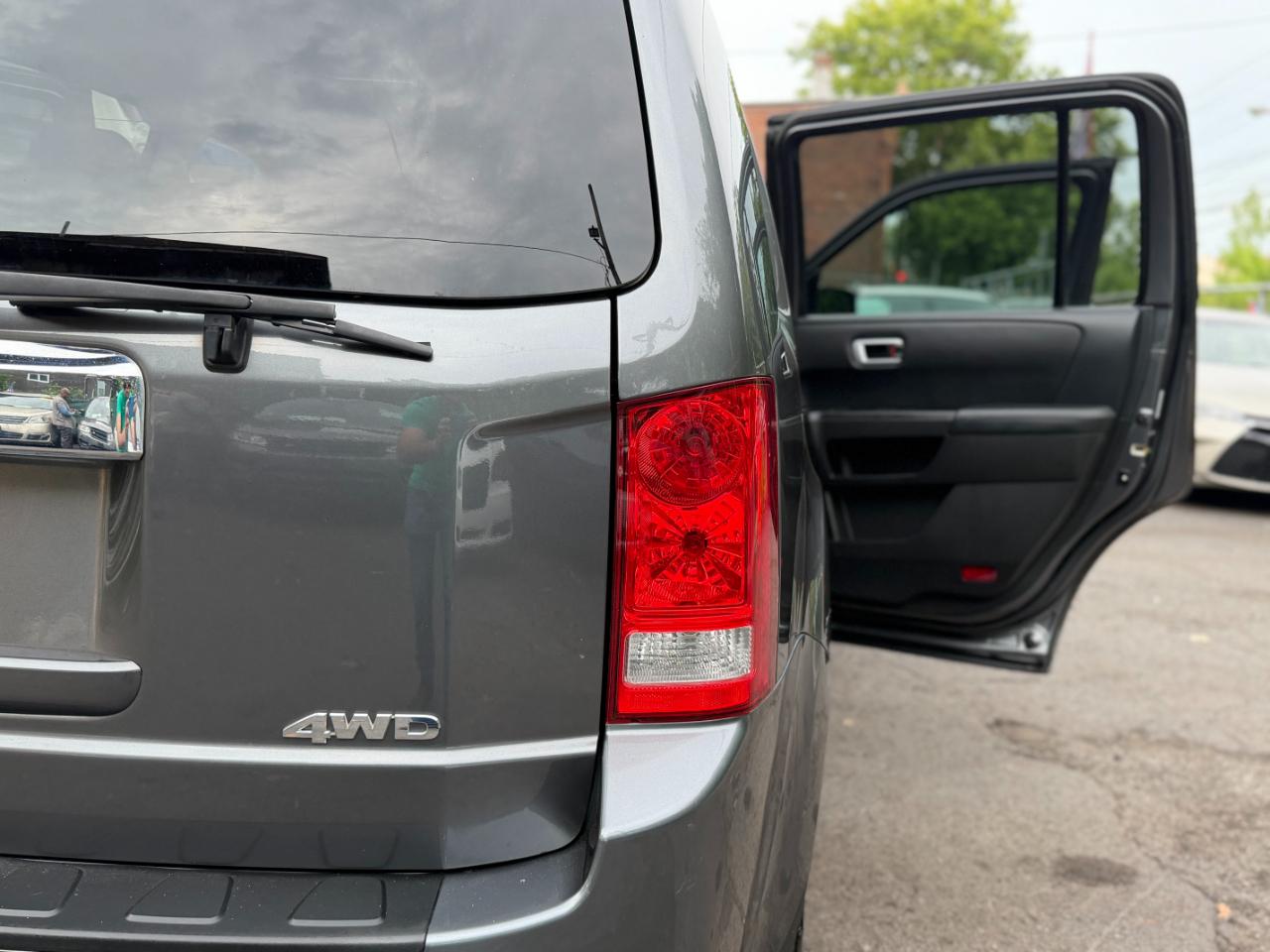 Honda Pilot EX-L 4WD 5-Spd AT with Navigation 2012