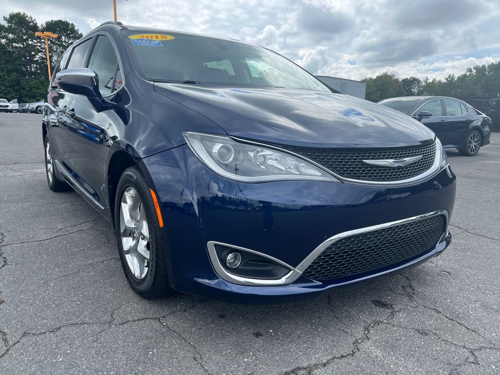 2018 Chrysler Pacifica Limited photo 3