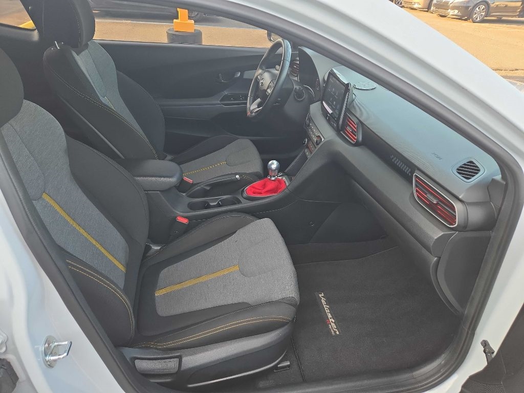 Hyundai Veloster  2020