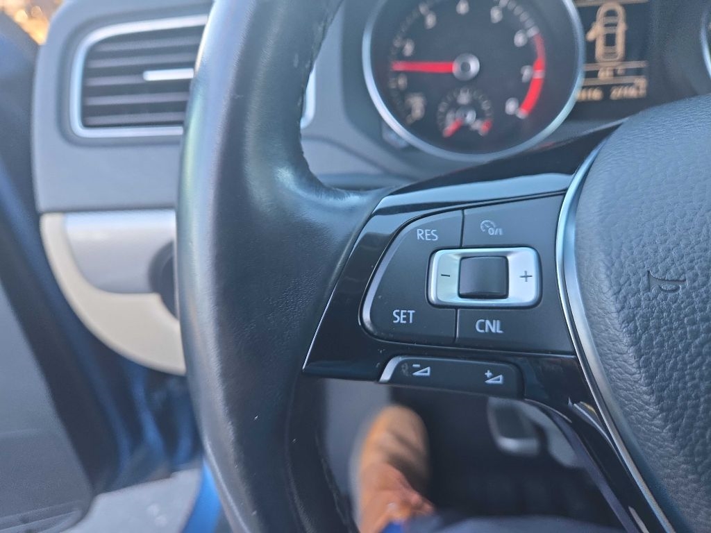 Volkswagen Jetta  2017