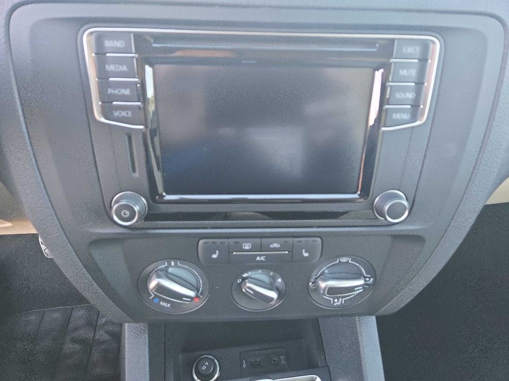 Volkswagen Jetta  2017