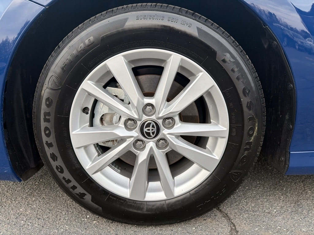 Toyota Camry Hybrid  2025