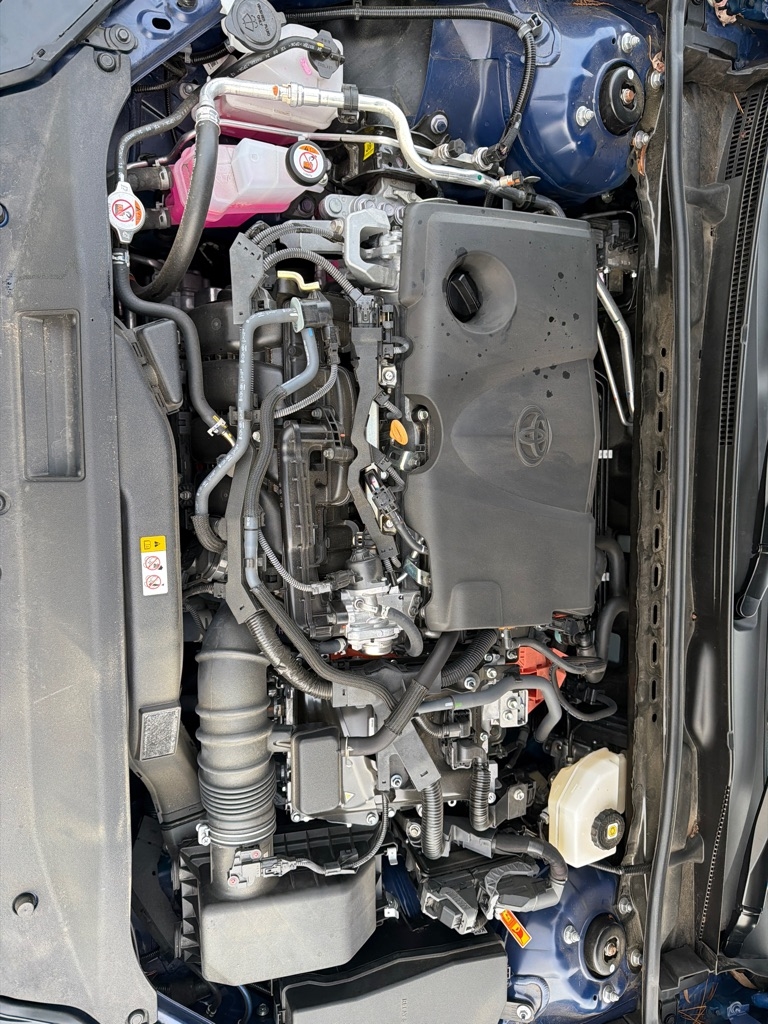 Toyota Camry Hybrid  2025