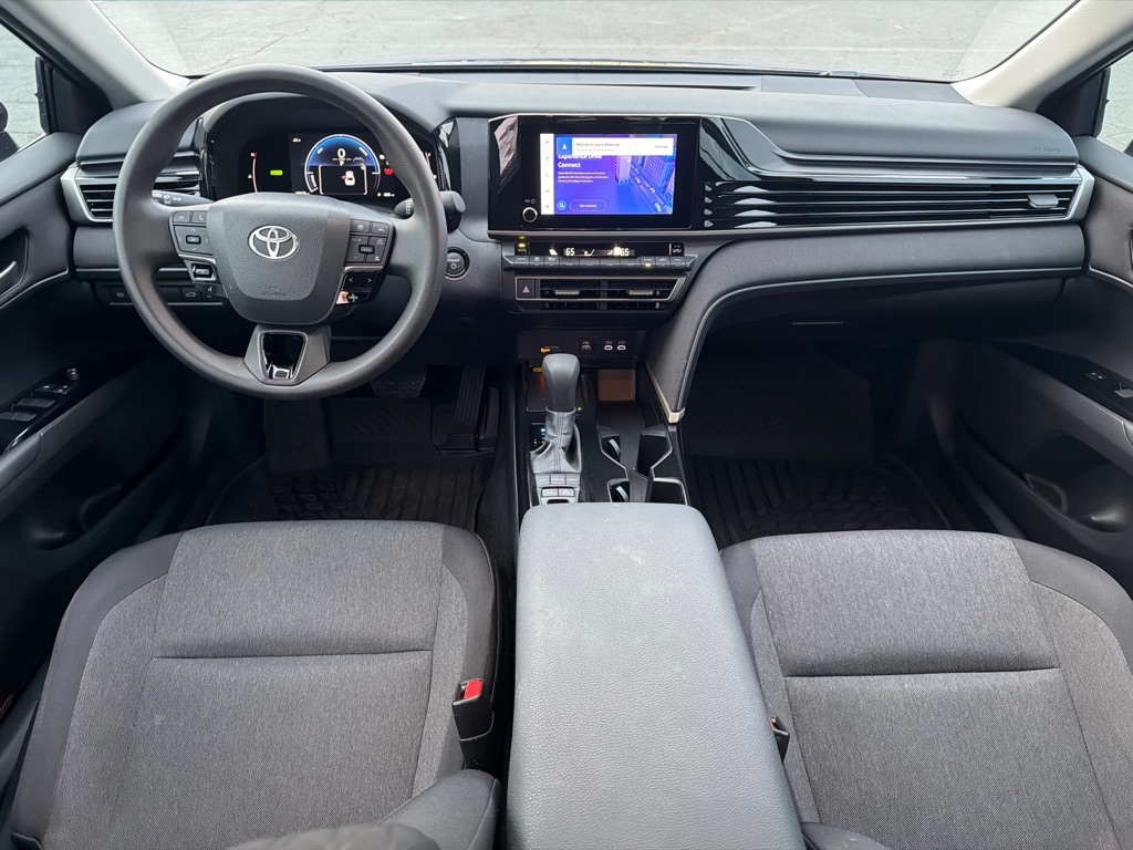Toyota Camry Hybrid  2025