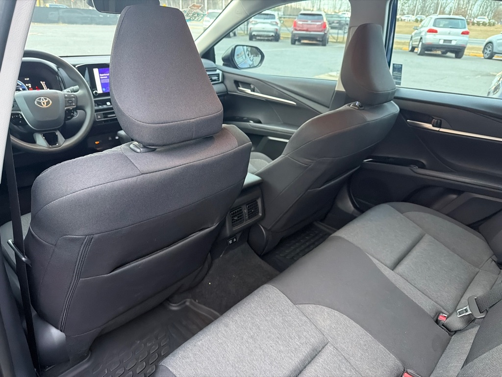 Toyota Camry Hybrid  2025